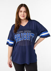 Workout t-shirt with a V-neck and front print, Blue, Model