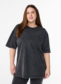 Sporty cotton t-shirt with a washed effect, Black, Model