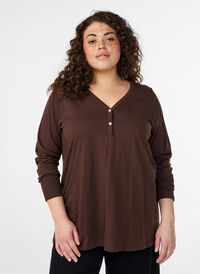 FLASH - Long-sleeved t-shirt with V-neck and buttons, Brown, Model