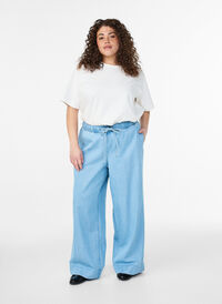 Wide-leg denim joggers with a high waist, Light Blue, Model