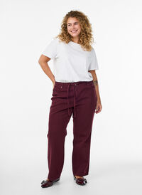 Coloured high-waisted jeans with a tie-belt, Red, Model