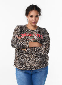 Leopard print sweatshirt with statement print, Brown, Model