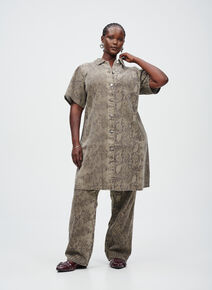 Denim set in snake print, , Model