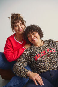 Leopard and red colours, , Model