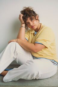 Knitted polo shirt in light colours, , Model